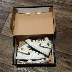 Nike Kids Sneakers - White and Black